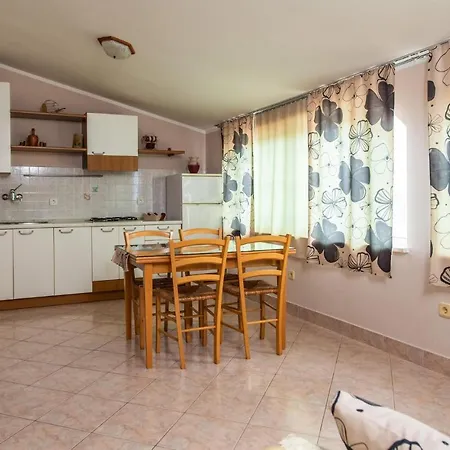 Holiday home 3 Bedroom In Kavran
